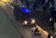 روایت فارس از زیر گرفتن معترضان توسط خودروی زرهی در اردبیل: خودرو تعادلش را از دست داده بود