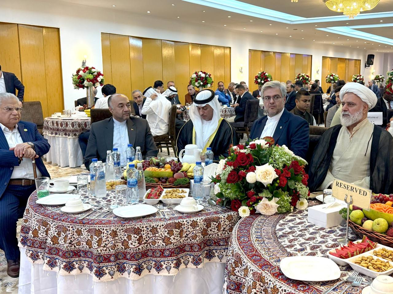 تأکید سرکنسول ایران در دبی بر توسعه پیوندهای پایدار اقتصادی میان بازرگانان / حضور دیپلمات‌ها و فعالان اقتصادی در مراسم روز ملی