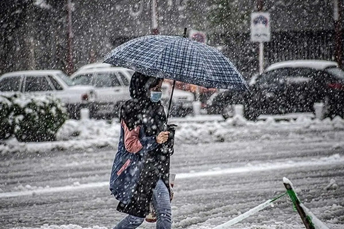 بارش برف و باران در تهران/ لزوم پرهیز از سفرهای غیرضروری