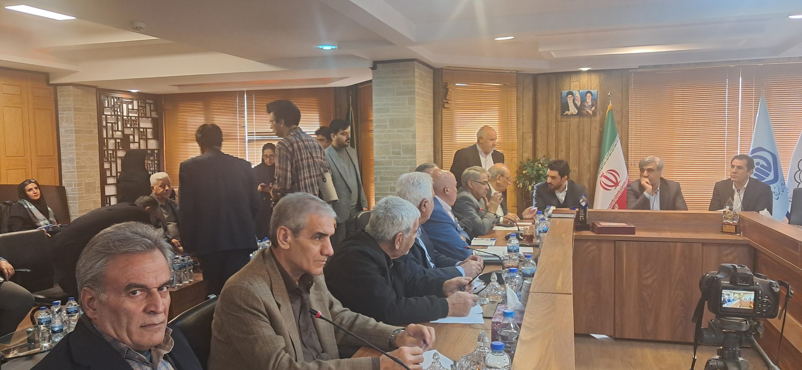 تامین اجتماعی با بازگشت بانک رفاه نجات یافت / مطالبات معیشتی و حقوقی بازنشستگان در آیین تقدیر از وزیر کار و مدیرعامل تامین اجتماعی مطرح شد