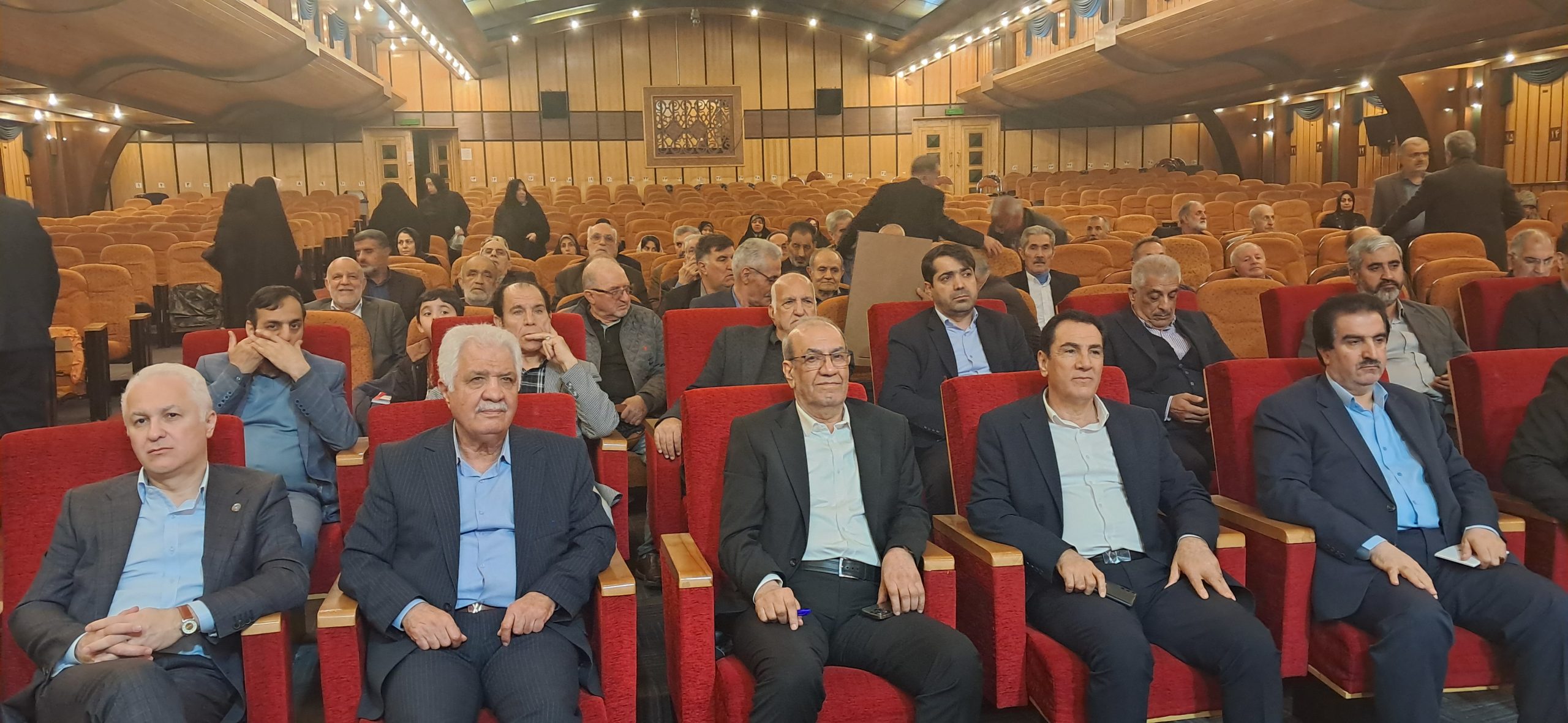 تقدیر بازنشستگان تامین اجتماعی از مدیرعامل بانک رفاه؛ تأکید بر نقش اسماعیل لله‌گانی در تقویت جایگاه بانک و توسعه خدمات به بازنشستگان