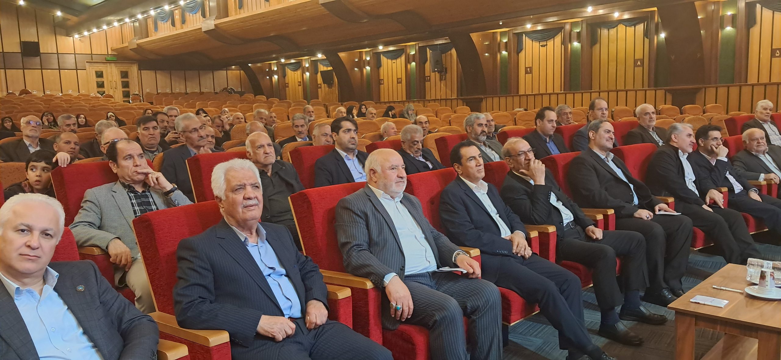 تقدیر بازنشستگان تامین اجتماعی از مدیرعامل بانک رفاه؛ تأکید بر نقش اسماعیل لله‌گانی در تقویت جایگاه بانک و توسعه خدمات به بازنشستگان