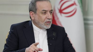 عراقچی: مقام‌های ایالات متحده با انتشار اخبار جعلی در حال دستکاری بازار‌ها هستند؛ این کار آنها را از سونامی تورمی که خودشان بر مردم آمریکا تحمیل کرده‌اند، نجات نخواهد داد