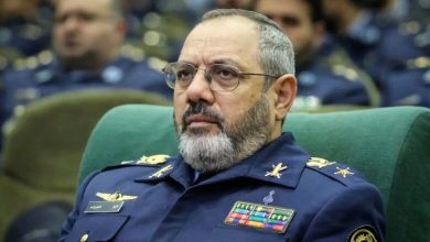 پیکر سرلشکر خلبان نصیرزاده به خاک سپرده شد/ تصویر نماز میت بر پیکر شهید + عکس