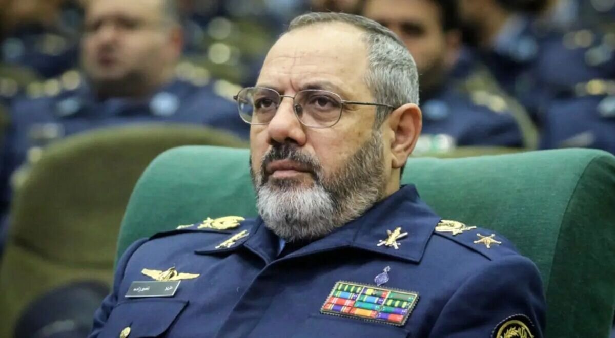 پیکر سرلشکر خلبان نصیرزاده به خاک سپرده شد/ تصویر نماز میت بر پیکر شهید + عکس