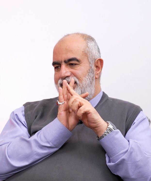 توئیت آشنا خطاب به حاکمان سعودی؛ دست برادران ایرانی خود را بفشارید تا مجبور نباشید پای کثیف دیگران را ببوسید