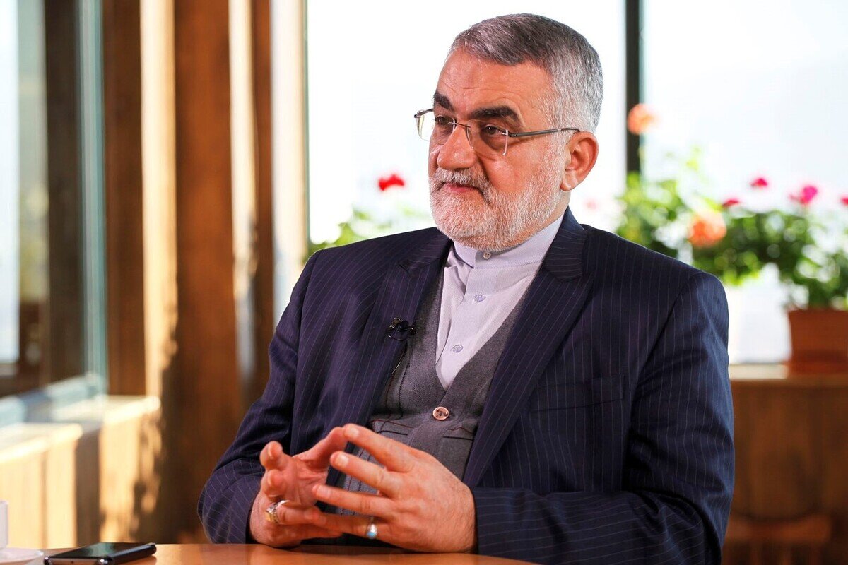 بروجردی: دریافت حق عبور ۲ میلیون دلاری از کشتی‌ها در تنگه هرمز نشان‌دهنده اقتدار است