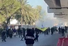 هجوم مردم پاکستان و عراق به سفارت آمریکا در پی شهادت رهبر انقلاب/ در عراق گزارش از درگیری هم منتشر شده است