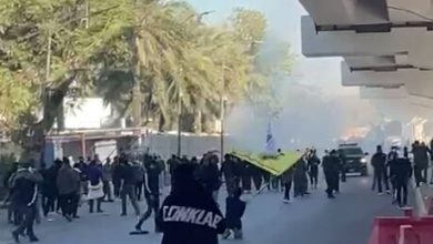 هجوم مردم پاکستان و عراق به سفارت آمریکا در پی شهادت رهبر انقلاب/ در عراق گزارش از درگیری هم منتشر شده است