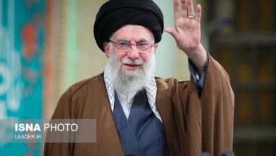 تصویری از آخرین نماز عید فطر به امامت رهبری شهید + عکس