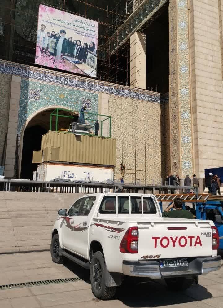 جایگاه پیکر رهبر شهید درحال آماده سازی + تصویر