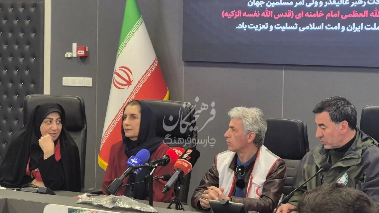 عکس | حضور خانم بازیگر سریال مختارنامه در میان امدادگران