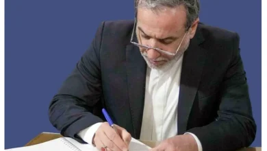 کنایه سنگین عراقچی به ویتکاف: وقتی یک املاکی را به مذاکرات می‌فرستید همین می‌شود! کنایه سنگین عراقچی به ویتکاف: وقتی یک املاکی را به مذاکرات می‌فرستید همین می‌شود!