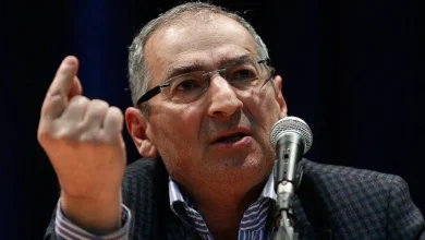 زیباکلام: نظام بیدی نیست که با این بادها بلرزد