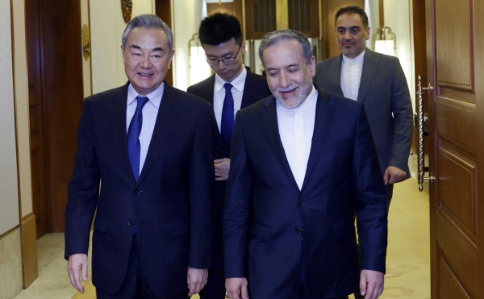 گفت‌وگوی تلفنی عراقچی و وزیر خارجه چین درباره تحولات جاری در منطقه
