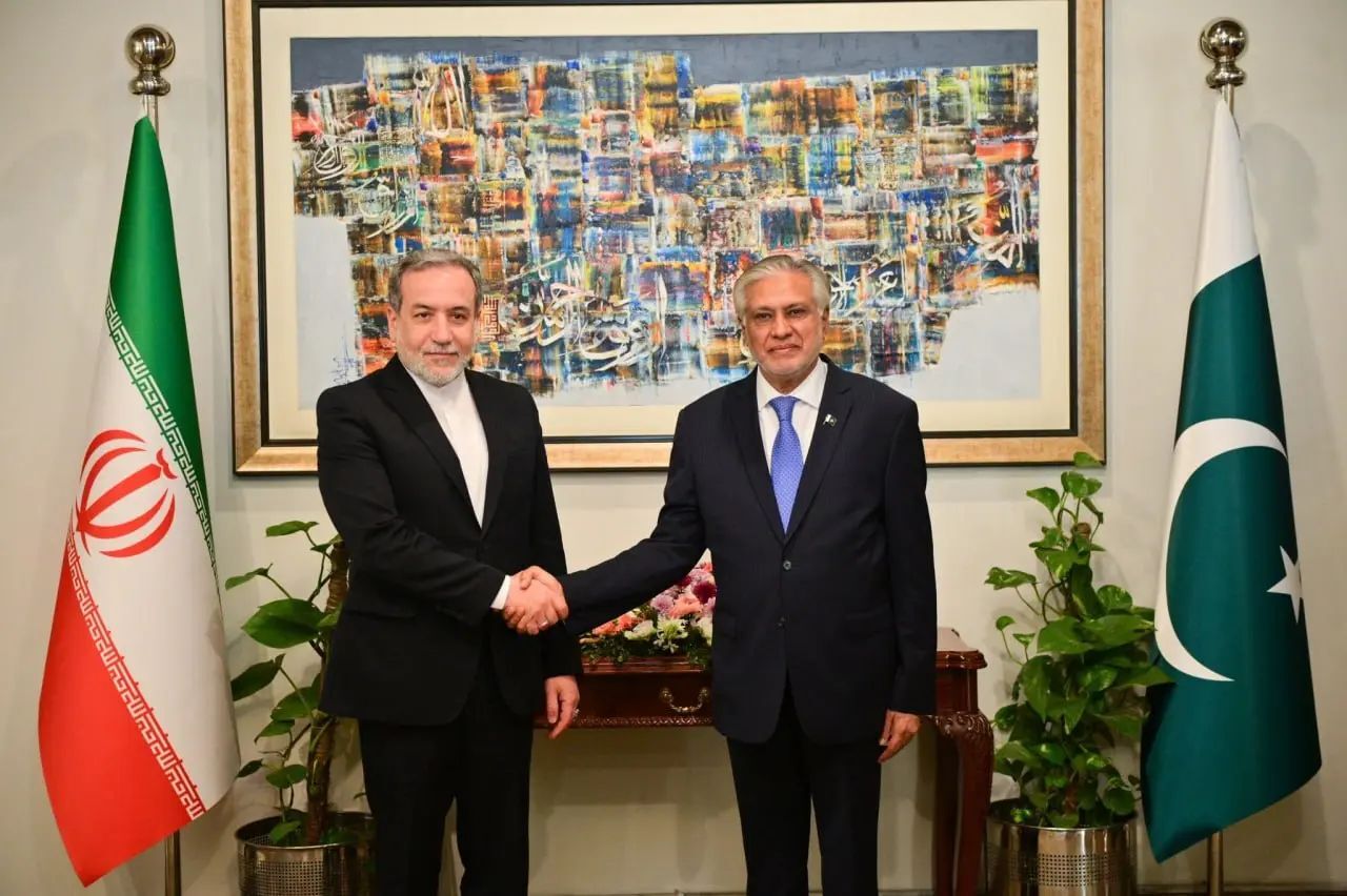پاکستان: وزیر خارجه پاکستان در گفتوگوی تلفنی با عراقچی، بر اهمیت ادامه مذاکرات جهت رسیدگی به مسائل معوقه تأکید کرد