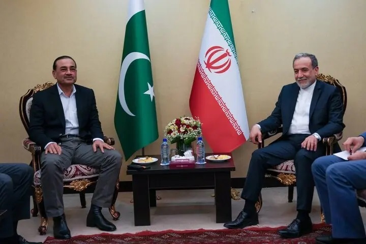 دیدار عراقچی با فرمانده ارتش پاکستان