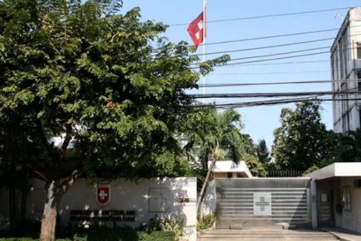 بازگشت کارکنان سفارت سوئیس به تهران