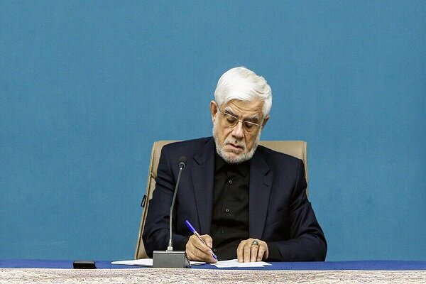 عارف: امنیت تنگه هرمز رایگان نیست/ انتخاب روشن است: یا یک بازار نفت آزاد برای همه، یا...