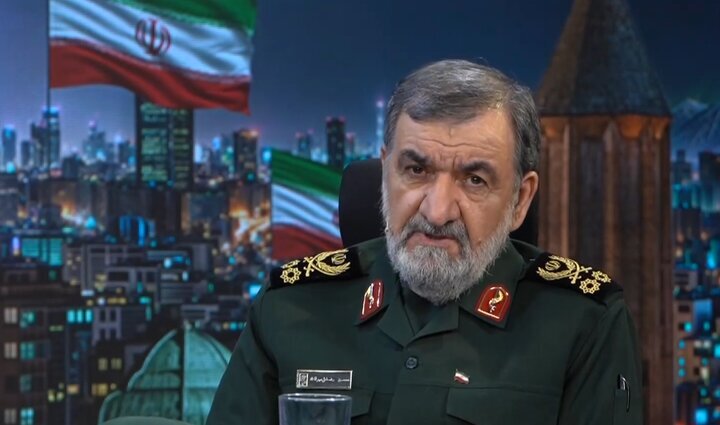 محسن رضایی: رئیس جمهور گنده‌گوی آمریکا با تدبیر مقتدرانه رهبر انقلاب ناچار به پذیرش طرح ۱۰ ماده‌ای به عنوان مبنای مذاکره شد/ دست روی ماشه است