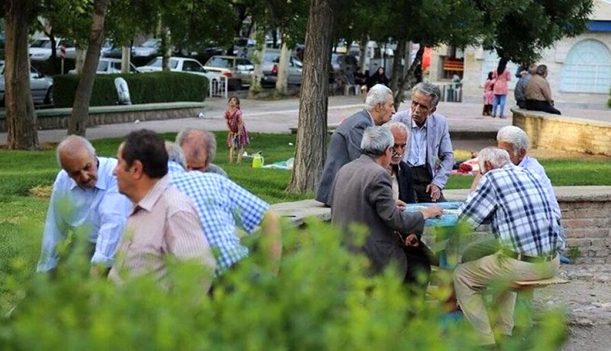 چرا حقوق بازنشستگان تامین اجتماعی در فروردین افزایش نیافت؟/ «در زمان پیری باید در انتظار یک ابلاغیه، یک ویرگول و یک بوروکراسی طولانی باشند»