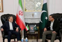 دیدار عراقچی با فرمانده ارتش پاکستان / عکس