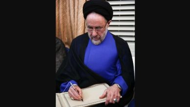 رئیس‌جمهوری اسلامی ایران در دوره‌های هفتم و هشتم در پیامی به سید کمال خرازی رئیس شورای راهبردی روابط خارجی، شهادت همسر وی را تسلیت گفت.