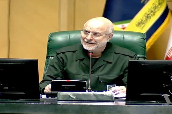 قالیباف آمریکایی‌ها را دست انداخت