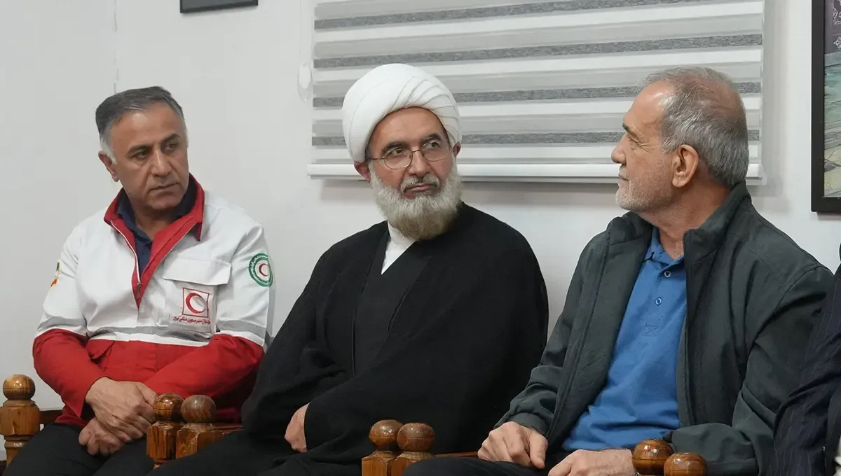 پزشکیان: مساجد باید به «دولت محله» تبدیل شوند / حل چالش‌های آینده کشور بدون مشارکت مردم ممکن نیست