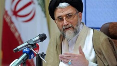 تصاویری از آیت الله اعرافی در خانه شهید اسماعیل خطیب/ پسران وزیر اطلاعات هم بودند