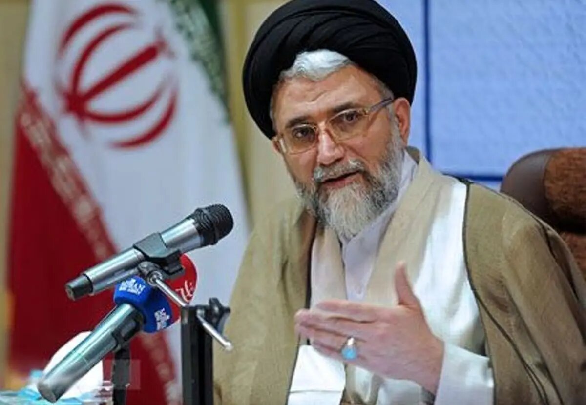 تصاویری از آیت الله اعرافی در خانه شهید اسماعیل خطیب/ پسران وزیر اطلاعات هم بودند