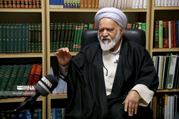 توصیه های مصباحیمقدم به پزشکیان؛ کالابرگ ادامه یابد/ از تجربه دولت دفاع مقدس در تثبیت قیمتها استفاده کنید