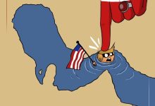 ایران، ترامپ را در تنگه هرمز غرق خواهد کرد+کاریکاتور