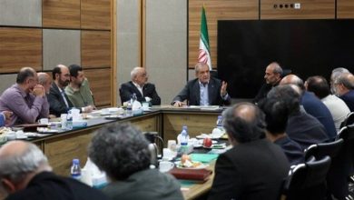 پزشکیان: بدون اذن رهبری هیچ تصمیمی در کشور اتخاذ نخواهد شد/ همان بانوانی که پوشش متفاوتی دارند، در میدان‌های حمایت از انقلاب حاضر هستند