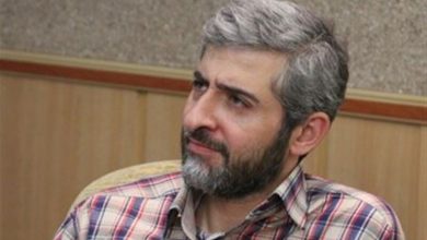 عکسی دیده نشده از داماد رهبر شهید در یک سفر دانشجویی