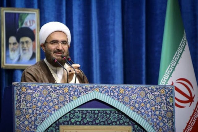 حاج علی اکبری: تنگه هرمز قابل مذاکره نیست/ «موشک آبی» آماده پرتاب به قلب دشمن است