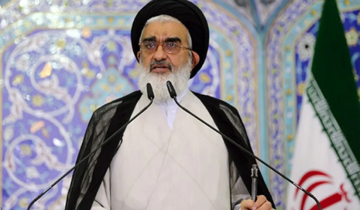 امام جمعه قم: با بیحجابان بدون اغماض برخورد شود