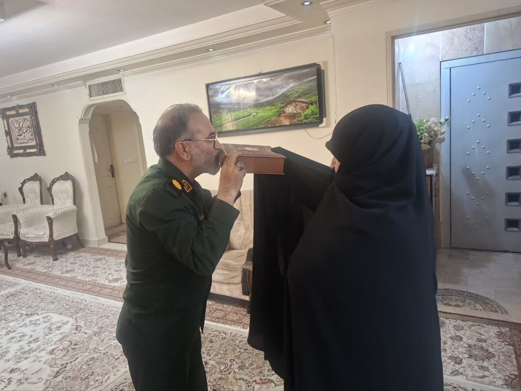 آخرین روز کاری در ری با بدرقه مادر شهیدان خزایی