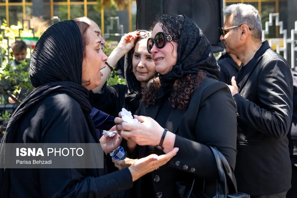 مراسم بدرقه بهناز نازی بازیگر با حضور هنرمندان (عکس)
