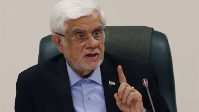 عارف: فرماندهی رهبر انقلاب و وفاداری پزشکیان به نظام بینظیر است