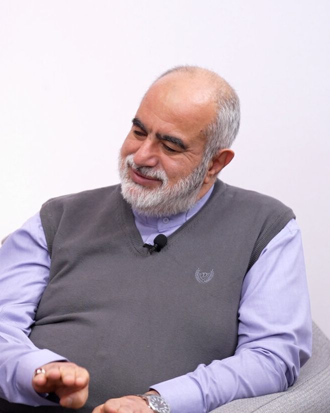 هشدار معنادار حسام الدین آشنا درباره کلید خوردن دی ماه معکوس در خردادماه/ بترسید که جان فدایان را به نفع پایداری ها مصادره کنند/ جامعه را قطبی نکنید!