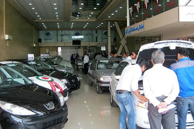 تکان قیمتها در بازار خودرو؛ این خودرو ۴۵۰ میلیون تومان ارزان شد/ آخرین قیمت تارا، شاهین، پژو، سمند و ساینا + جدول