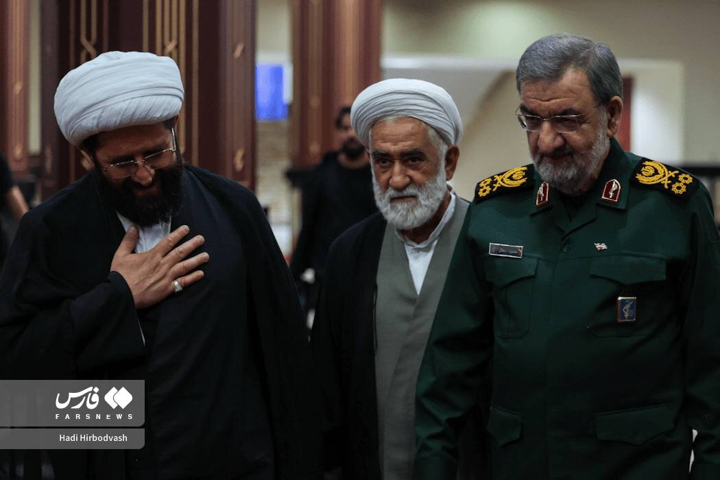 عکسی از نوه‌های امام خمینی در کنار رئیس قوه قضائیه/ محسن رضایی با لباس نظامی آمد+ تصاویر