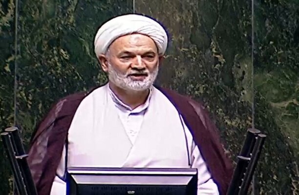نماینده عضو پایداری: مذاکره حرام نیست اما.../ مسئولان و سیاستمداران در آسمان زندگی نمی‌کنند/ تصمیمات اقتصادی و سیاسی نباید مردم را دو دسته کند