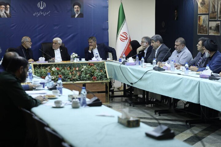 عارف: بخشنامه‌های ستاد تشییع امام شهید در حکم مصوبات دولت است/ همه دستگاه‌ها برای برگزاری مراسمی در شأن امام شهید بسیج شوند