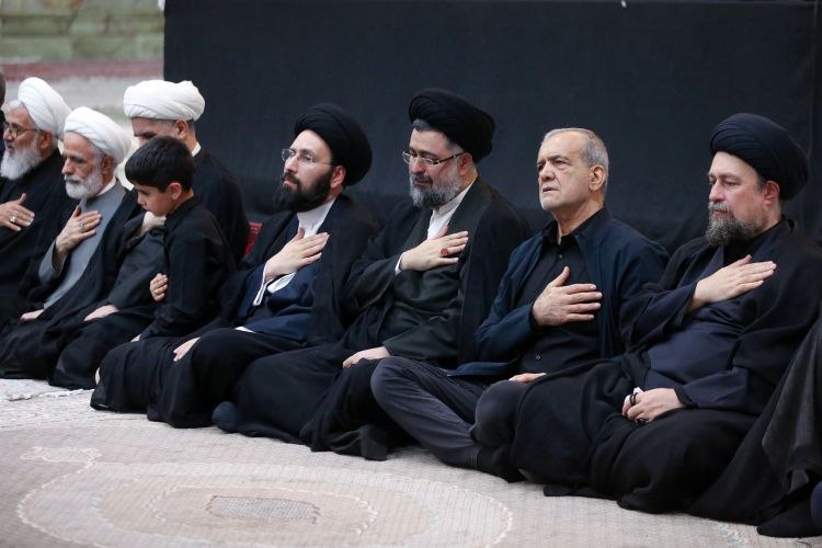 تصاویر عزاداری شب عاشورای حسینی(ع) در حرم مطهر امام خمینی(س)