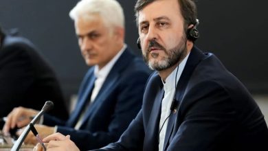 غریب‌آبادی، معاون وزیر خارجه: در مورد متن توافق، تقریبا خیلی جلو رفتیم/ اصرار ما این است که ۵۰ درصد از وجوه بلوکه شده بلافاصله با امضای یادداشت تفاهم، در اختیار ایران قرار گیرد؛ مابقی آن هم بعد از طی یک یا دو ماه/ رفع تحریم‌ها و مباحث مرتبط با هسته‌ای در مرحله دوم مذاکرات قرار دارند