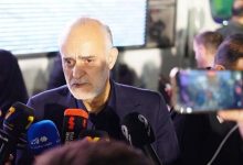 نبی، مدیر تیم ملی: روادید نیمی از ۱۵ نفر از ارکان تیم ملی که هنوز ویزا نگرفته‌اند، صادر می‌شود/ تلاش می‌کنیم که شنبه به آمریکا برویم؛ اگر نشد، یکشنبه عازم می‌شویم