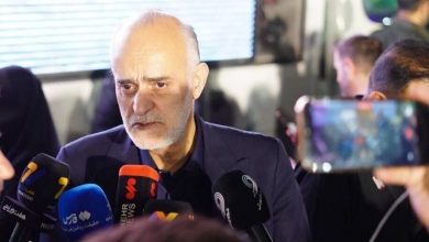 نبی، مدیر تیم ملی: روادید نیمی از ۱۵ نفر از ارکان تیم ملی که هنوز ویزا نگرفته‌اند، صادر می‌شود/ تلاش می‌کنیم که شنبه به آمریکا برویم؛ اگر نشد، یکشنبه عازم می‌شویم
