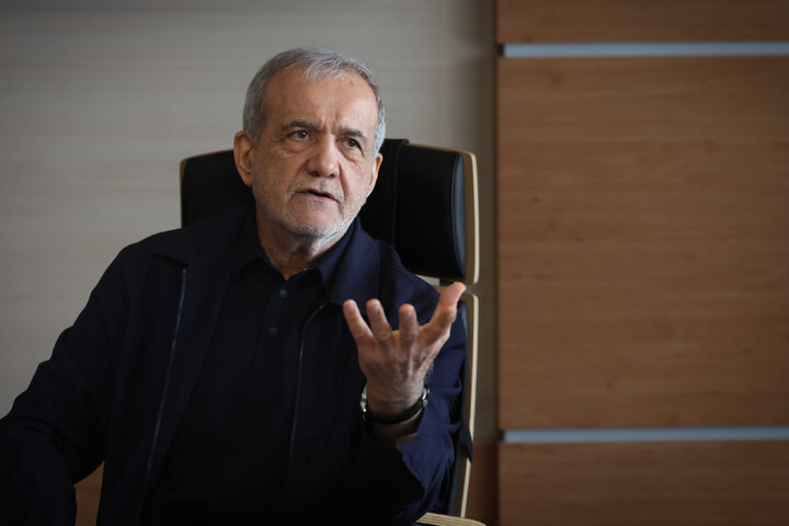 پزشکیان: رخدادهای اجتماعی دیماه سال گذشته قابل پیشگیری بود؛ بخش قابل توجهی از کسانی که در این رخدادها حضور داشتند، با آسیبهایی همچون بیکاری، محرومیت درگیر بودند، اگر میتوانستیم زمینههای شکلگیری این آسیبها را شناسایی و مدیریت کنیم، بسیاری از این مسائل بروز نمییافت